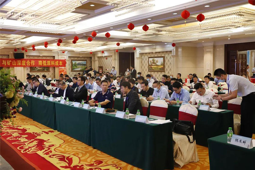 廣東陶瓷協(xié)會(huì )陶瓷原料專(zhuān)委會(huì )成立，萬(wàn)達業(yè)任副會(huì )長(cháng)單位